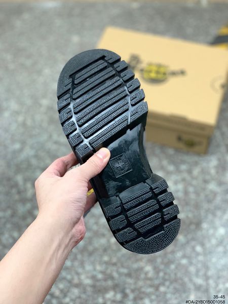 Dr.Martens 馬丁醫生 2023新款 粗獷裝備系列牛皮馬丁靴