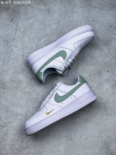 Nike Air Force 1 Low 2021新款 空軍一號情侶款休閒板鞋 帶半碼